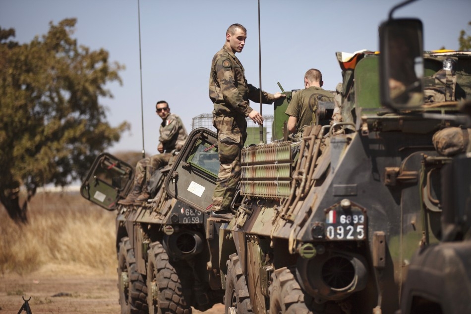 هل تسعى فرنسا إلى قيادة تدخل عسكري جديد في ليبيا؟