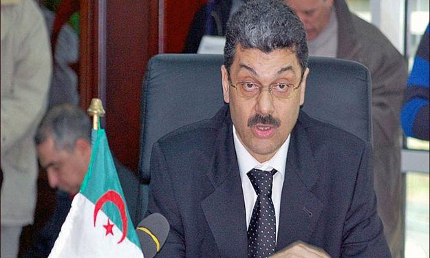  وزير المالية الجزائري يعترف أن استمرار تراجع النفط ينذر بالخطر