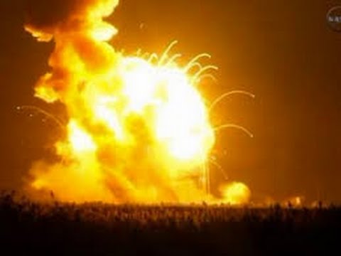 انفجار صاروخ فضائي يحمل مواد غذائية 