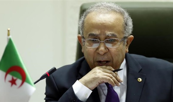 وزير الخارجة الجزائري يبرر ماحدث أنه مجرد إطلاق رصاصتين في الهواء