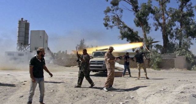 الصراع حول السيطرة على طرابلس وبنغازي يشتد في ليبيا