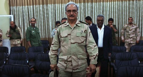 خليفة حفتر يصف الجزائر بـالعدوة وناطق باسم الجيش ينفي صحة الخبر