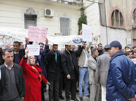 نقابة مجلس ثانويات الجزائر تجند 15 ألف أستاذ ليوم الغضب  ونفشل في توحيد النقابات لإنقاذ المدرسة