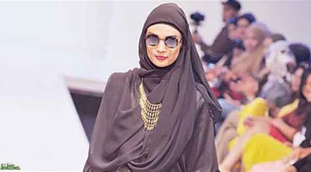 مراهقة صومالية تروّج لحجاب الموضة في أمريكا