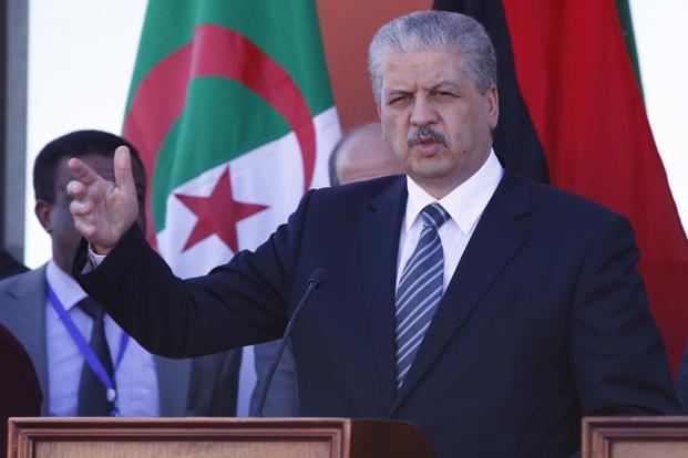  سلال يهون من انخفاض أسعار النفط ويؤكد أن أموال الشعب الجزائري تُصرف بسياسة مدروسة