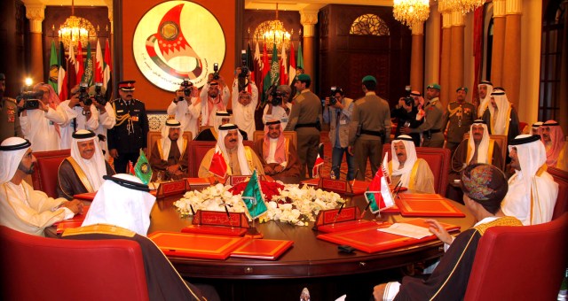 هل سيتم عقد القمة الخليجية بالدوحة؟