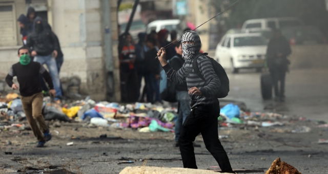 مواجهات بين فلسطينيين وقوات الاحتلال برام الله