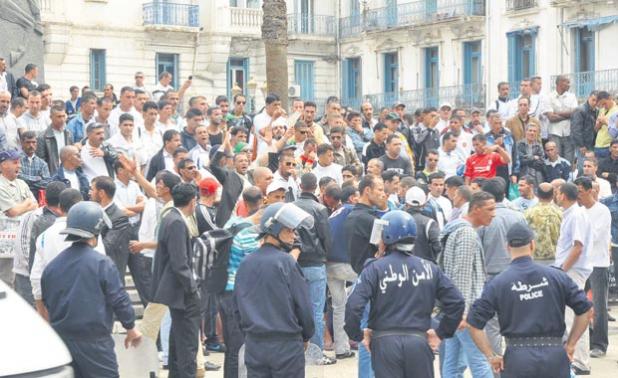  الجزائر.. طوق أمني مشدد يجهض“احتجاجات 1 نوفمبر”