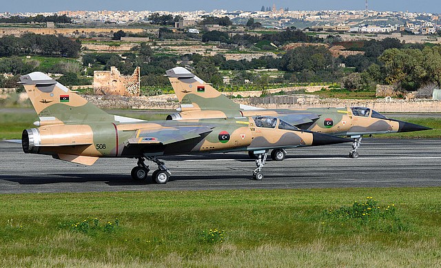 سلاح الجو الليبي ينفذ غارات على معسكرات غرب البلاد
