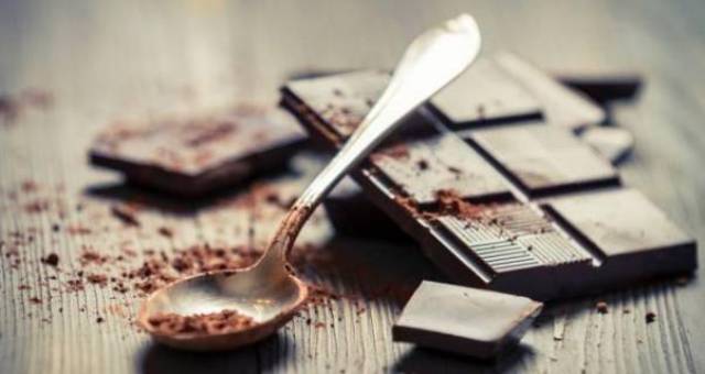 دراسة علمية: صحتك في الشوكولاتة الداكنة
