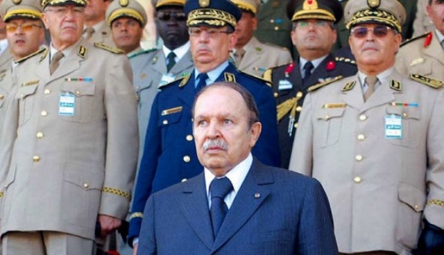 أحزاب المعارضة في الجزائر تدعو الجيش إلى البقاء بعيدا عن التجاذبات السياسية