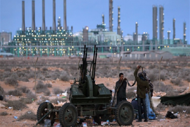 ليبيا.. أنباء عن وساطة قبلية لإنهاء معركة الموانيء النفطية