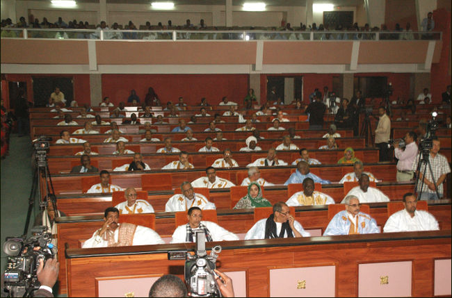 الحكومة الموريتانية تتصدى لمطالب النواب بخصوص رفع الامتيازات
