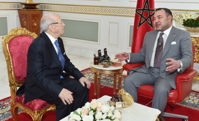 العاهل المغربي يتحادث هاتفيا مع الرئيس التونسي السبسي المنتخب