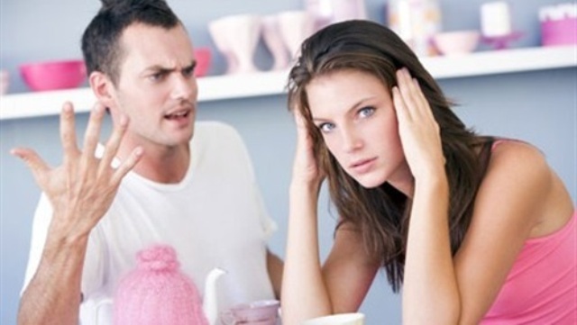 للزوجات .. 7 طرق للتعامل مع زوجك العصبي