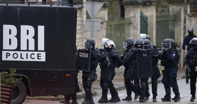 فرنسا قد تسقط الجنسية عن المتورطين في الإرهاب