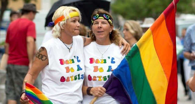 ولاية فلوريدا تشرع بدورها زواج المثليين