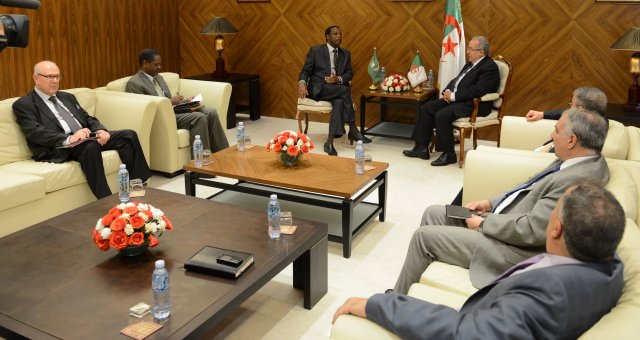 الأزمة الليبية في أجندة زيارة رئيس النيجر إلى الجزائر