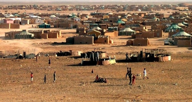 ناشط صحراوي يدعو “البوليساريو” للكف عن المتاجرة بمعاناة المحتجزين