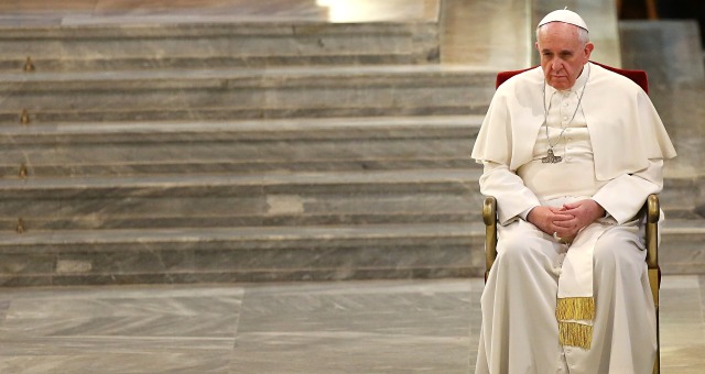 البابا فرانسيس يدين 