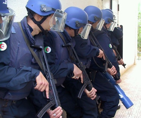 قوات الأمن تقتحم عمارة يتحصن بها إرهابيون بولاية باتنة الجزائرية