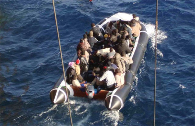 اسبانيا توقف 11 مهاجرا مغاربيا سريا عند محاولتهم الالتحاق بسواحلها على متن قارب مطاطي