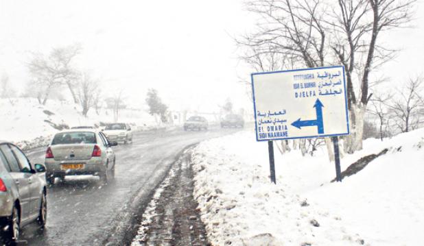 الثلوج تحاصر مناطق شرقية بالجزائر والانفلوانزا تثير مخاوف الساكنة