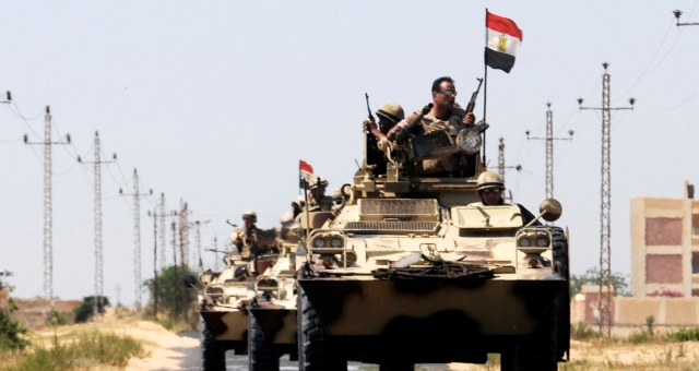 مصر تحذر الحوثيين من السيطرة على باب المندب