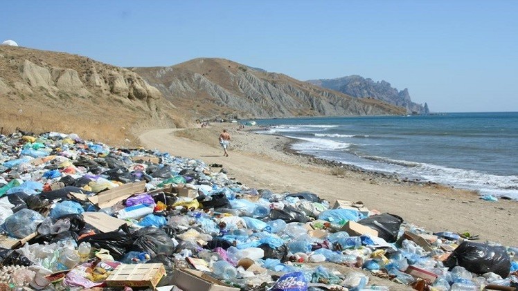 الجزائر من بين أكثر البلدان تلويثا للبحار بالنفايات البلاستيكية