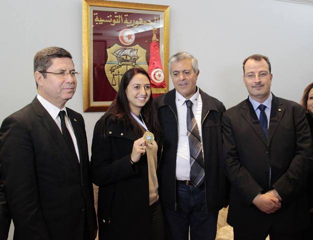 وزير الرياضة التونسي يستقبل البطلة العالمية سارة بسباس