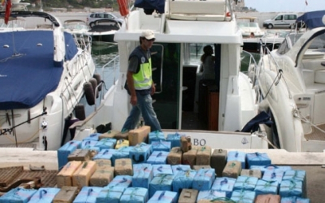 ترحيل تاجر مخدرات من اسبانيا إلى المغرب