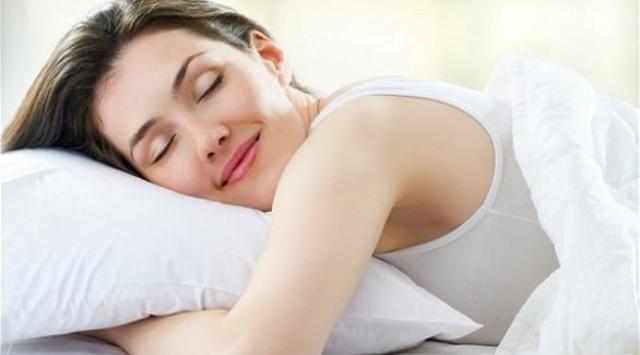 النوم الصحي مفتاح جمال بشرتك