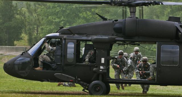 اختفاء 11 جنديا أمريكيا عقب تحطم مروحية بفلوريدا