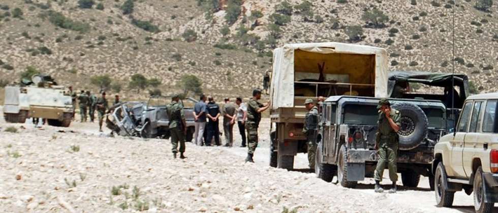 الجزائر.. الجيش يحاصر مجموعة مسلحة على الحدود مع تونس