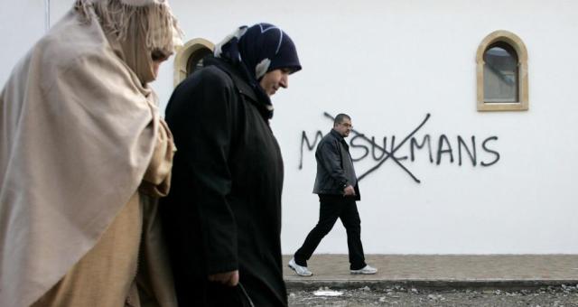 فرنسا: حالات الاعتداء ضد المسلمين تتضاعف 6 مرات