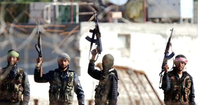 المعارضة السورية تسيطر على معسكر القرميد في إدلب