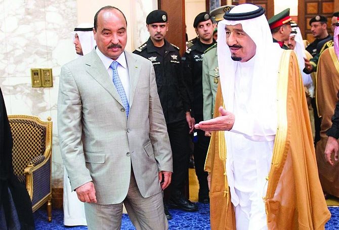 ولد عبد العزيز يلتقي بالملك سلمان لتعزيز العلاقات مع السعودية