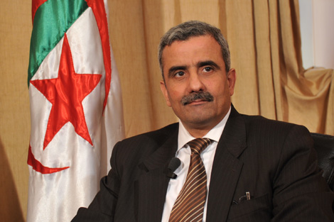 وزير الرياضة الجزائري يكشف الخروقات القانونية للكاف