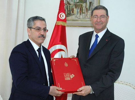رئيس الهيئة العليا المستقلة للانتخابات يسلم تقريره العام لرئيس الحكومة التونسي