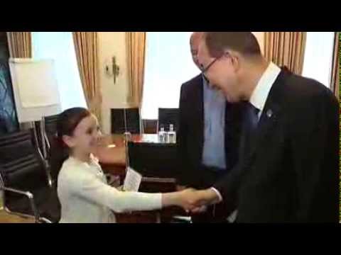 فيديو...بان كي مون يلقى التحية على طفلة مغربية