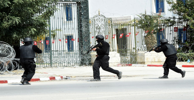 الإرهاب يضرب تونس مجددا..قتلى وجرحى في هجوم بسوسة