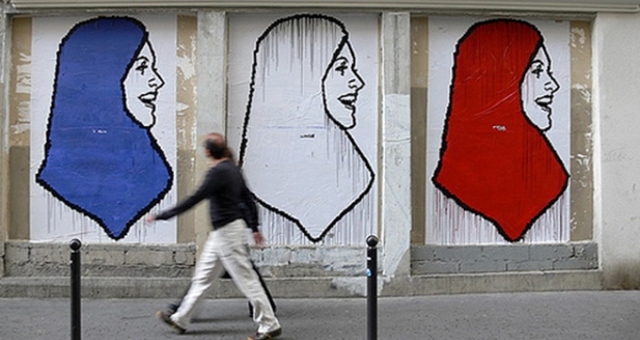 هل تعيش فرنسا أزمة هوية؟