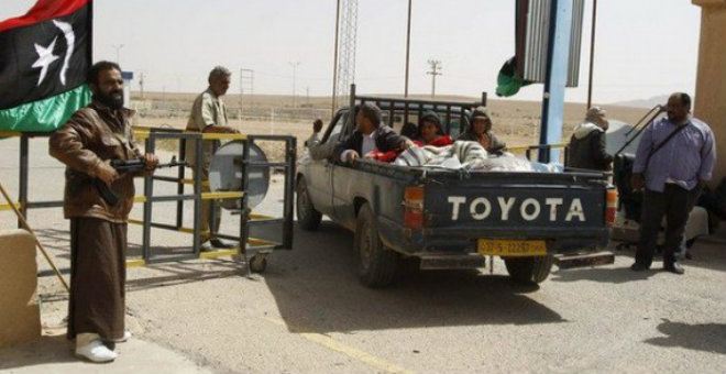 ليبيا تطلق سراح 30 محتجزا تونسيا