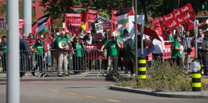 مظاهرة ضد الفيفا للمطالبة بإقصاء الكيان الصهيوني
