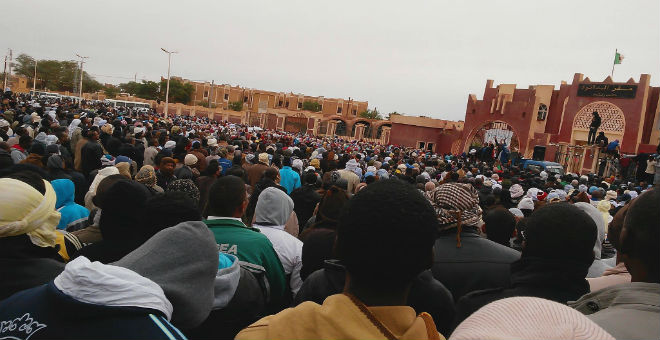 700 ألف جزائري خرجوا للاحتجاج في 2015