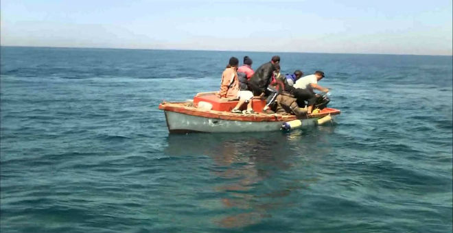 الجزائر: إنقاذ 16 مهاجرا سريا قبالة شواطئ عنابة