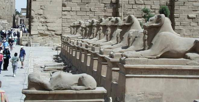 عاجل..قوات الأمن المصرية تتصدى لمحاولة هجوم على معبد الكرنك