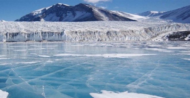 مستودع لتخزين الجليد في القطب الجنوبي