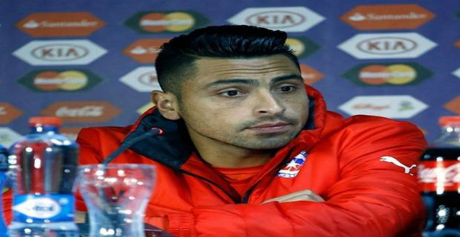 ايقاف مدافع الشيلي ثلاث مباريات بسبب كافاني