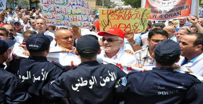 اعتصام أطباء يتطور إلى مواجهة مع الشرطة بالجزائر